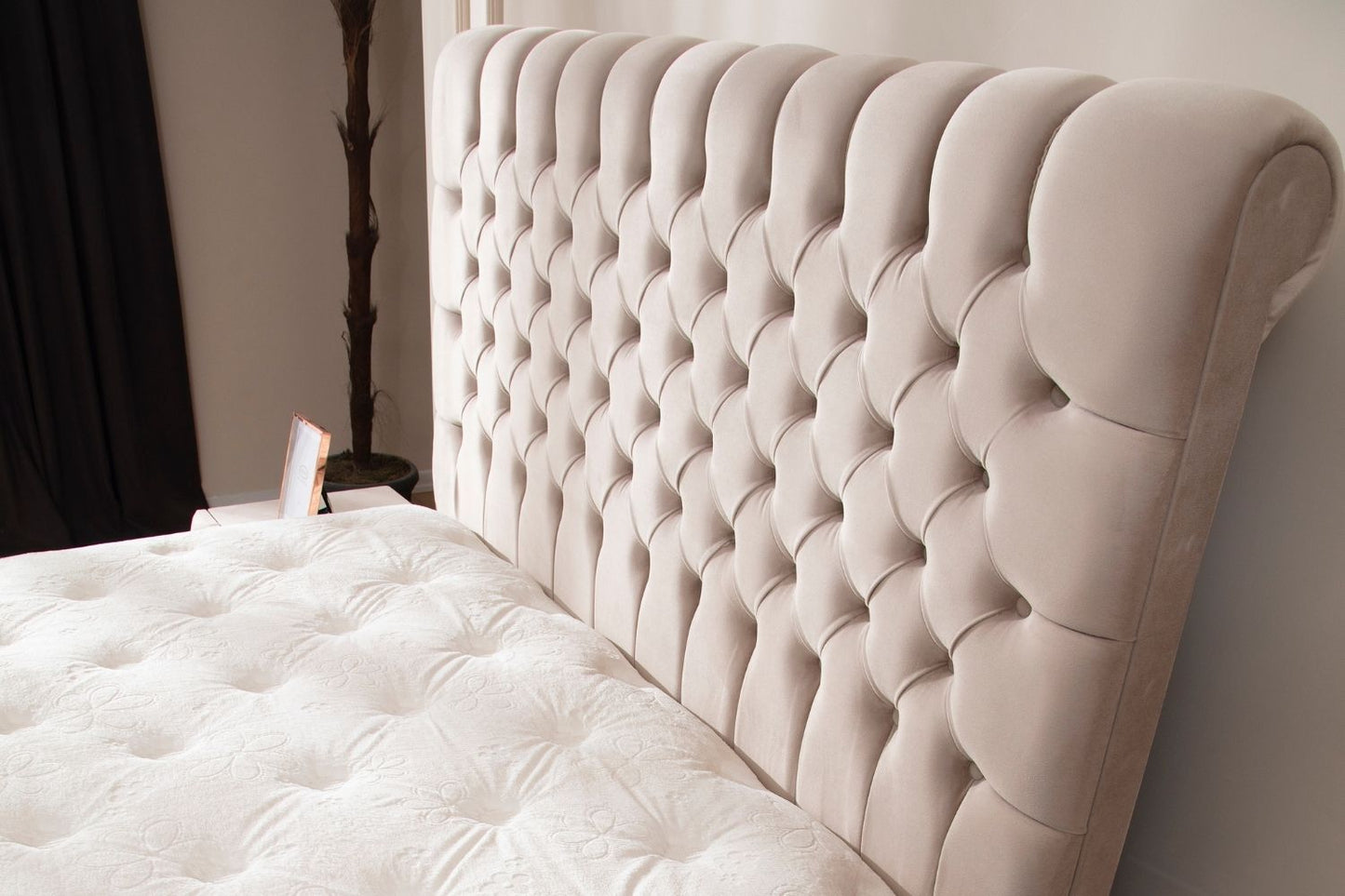 Storage bed - Luna - Tufted velvet